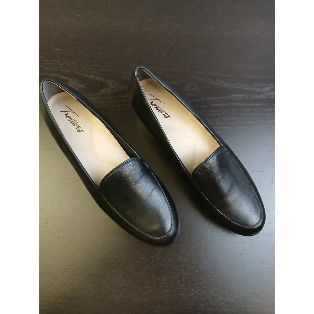 Trotters Black Leather Almond Toe Low Block Heel Slip On Loafers Shoe Womens 7.5